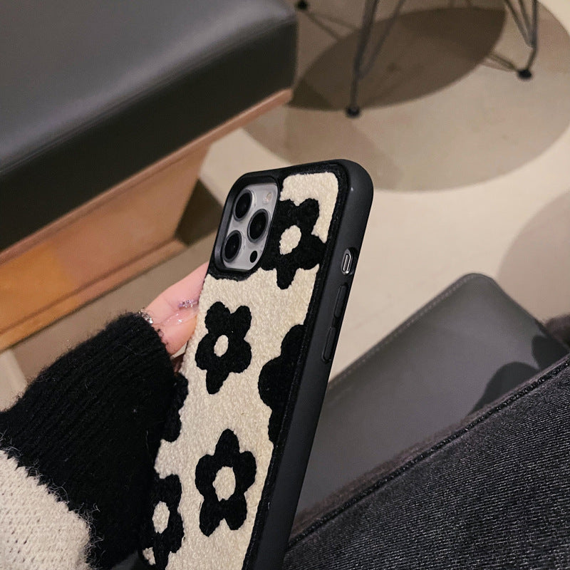 Las flores de felpa son adecuadas para fundas de teléfono móvil para damas en otoño e invierno.