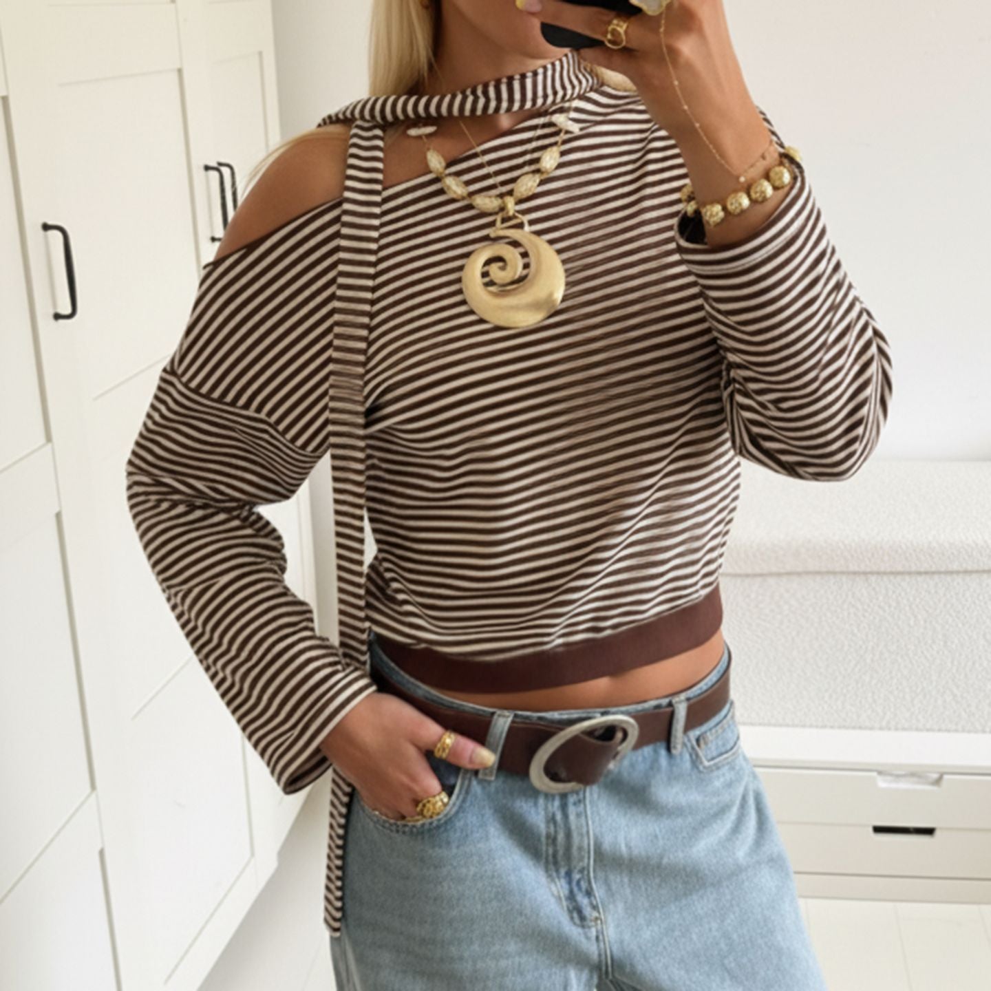 Polera de Manga Larga con Estampado de Rayas Diagonales y Estilo Elegante