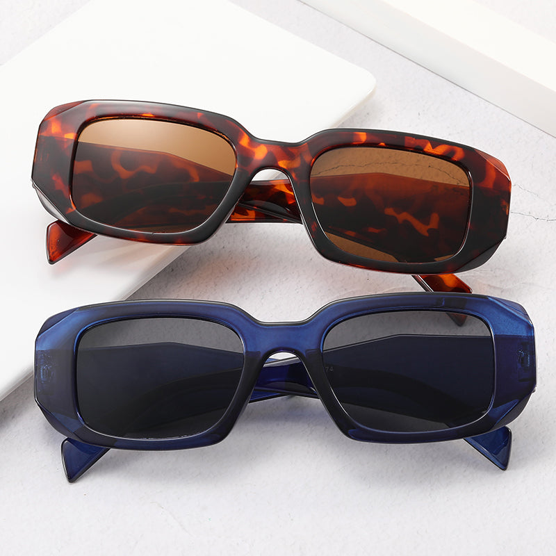 Gafas de sol de marco grande, retro a la moda.