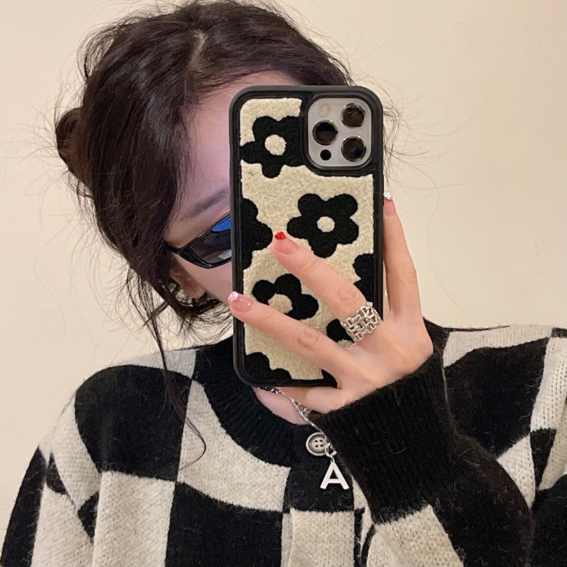 Las flores de felpa son adecuadas para fundas de teléfono móvil para damas en otoño e invierno.