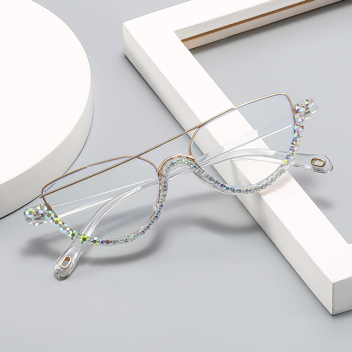 Cara redonda,gafas de sol tipo Coreanas de moda en pasarela.