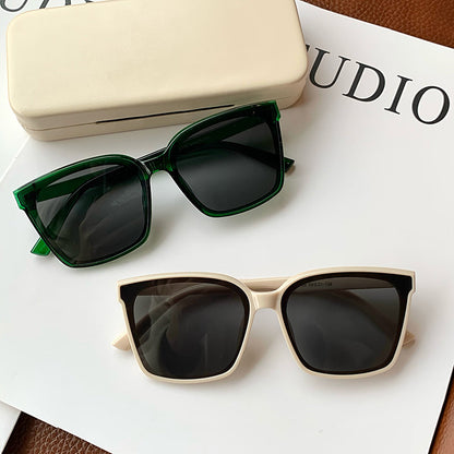 La calle de moda disparando grandes gafas de hip hop